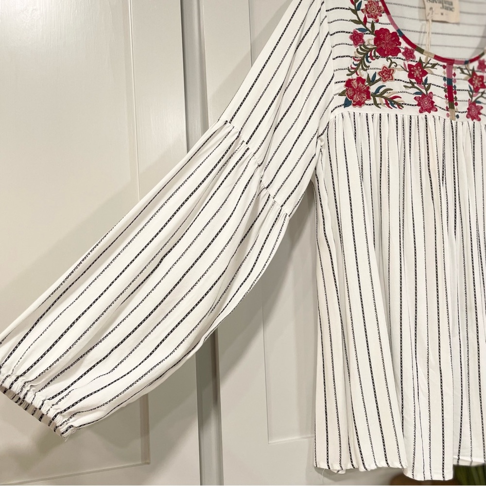 Savanna Jane Embroidered Peasant Top - Picture 4 of 6